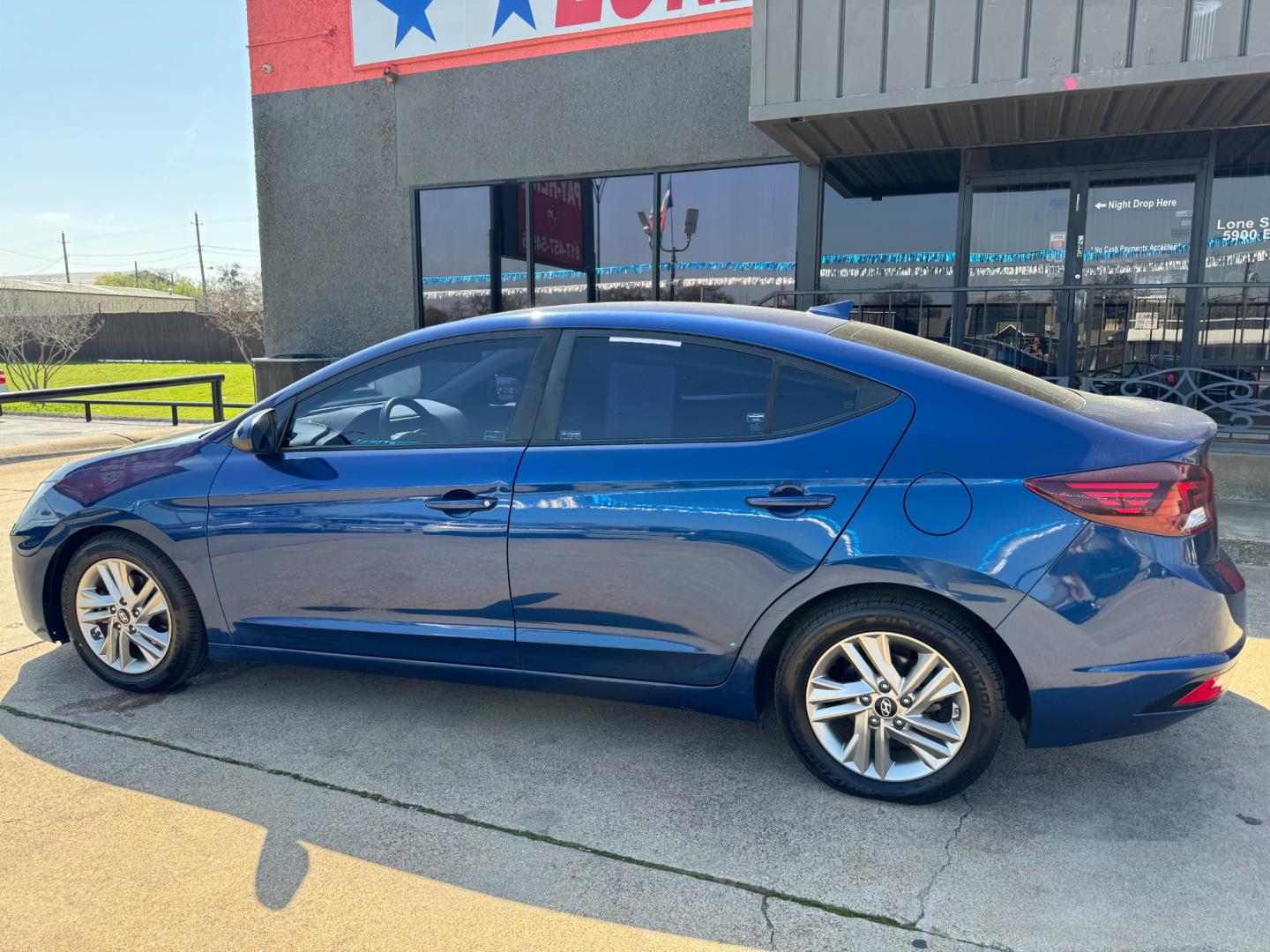 2019 BLUE HYUNDAI ELANTRA LIMITED; SEL (5NPD84LF9KH) , located at 5900 E. Lancaster Ave., Fort Worth, TX, 76112, (817) 457-5456, 0.000000, 0.000000 - Photo#6